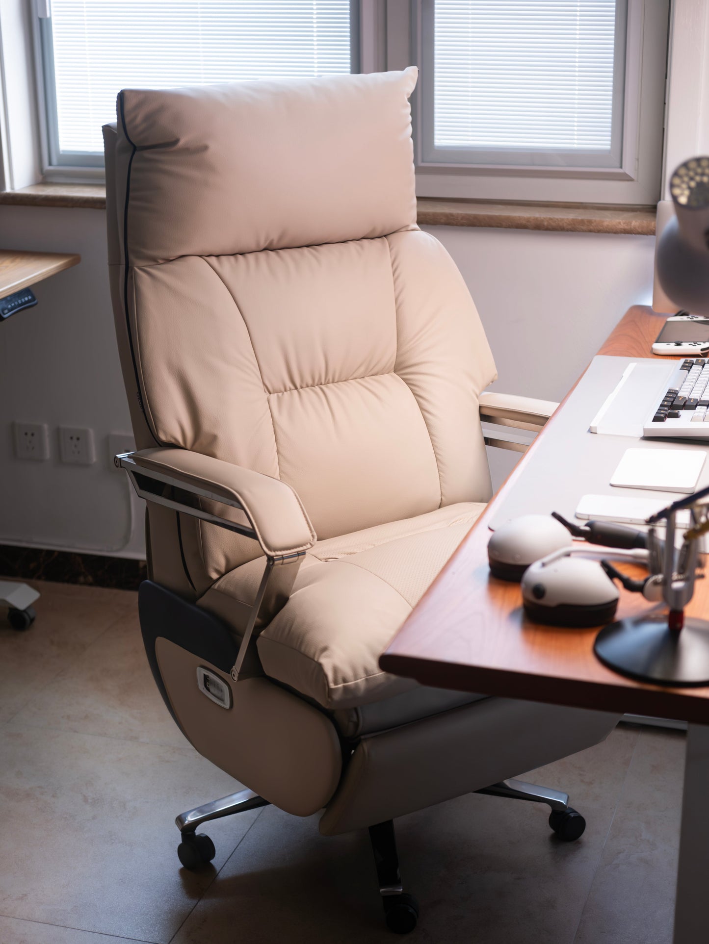 M80 Powered Office Chair